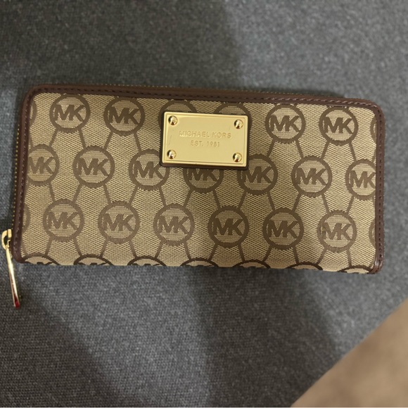 Michael Kors Signature Logo Zip-Around Wallet - Picture 1 of 2